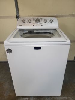 2024 maytag Smart Washer (Delivery Available)