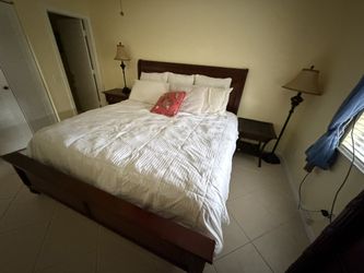 King Size bed, Table And dresser