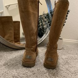 UGG (Mid-Rise) Size 9