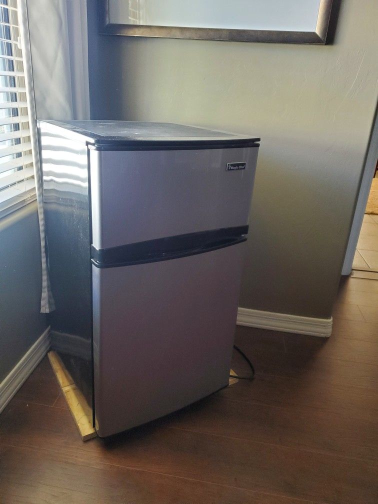 Master Chef Mini Fridge