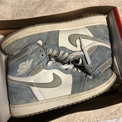 Jordan 1 Hyper Royal 