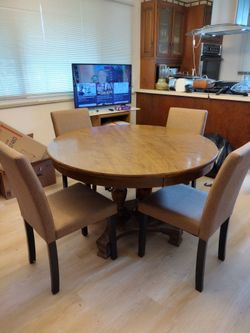 Round Wood Dining Table with 4 Chairs