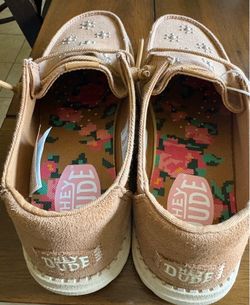 Women’s Hey Dudes size 8