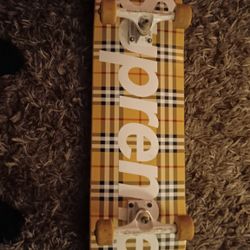Burberry  Supreme Skateboard