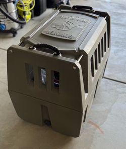 Gunner G1 Intermediate Kennel w/ Bed & Tie-Down Straps