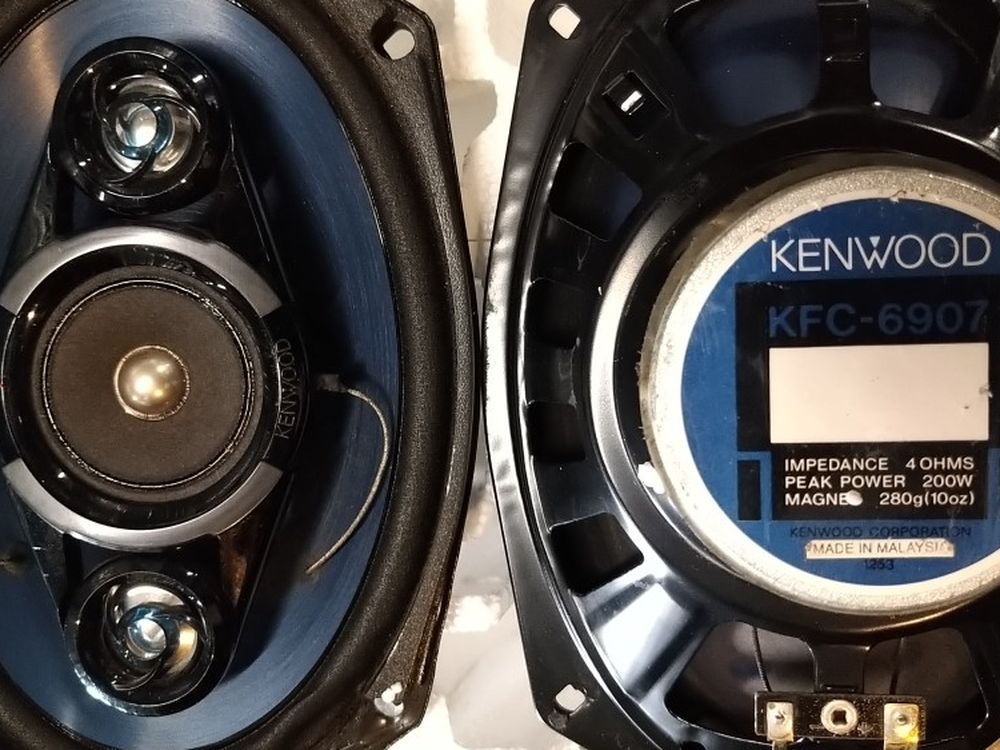 Kenwood KFC - 6907, 200 watts 6 by 9 3 Way Car Speakers