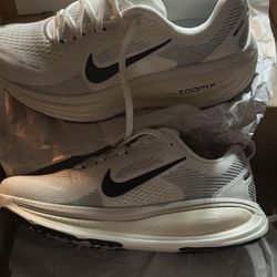 White Nike Vomero 18s