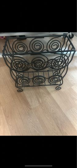 Metal magazine rack