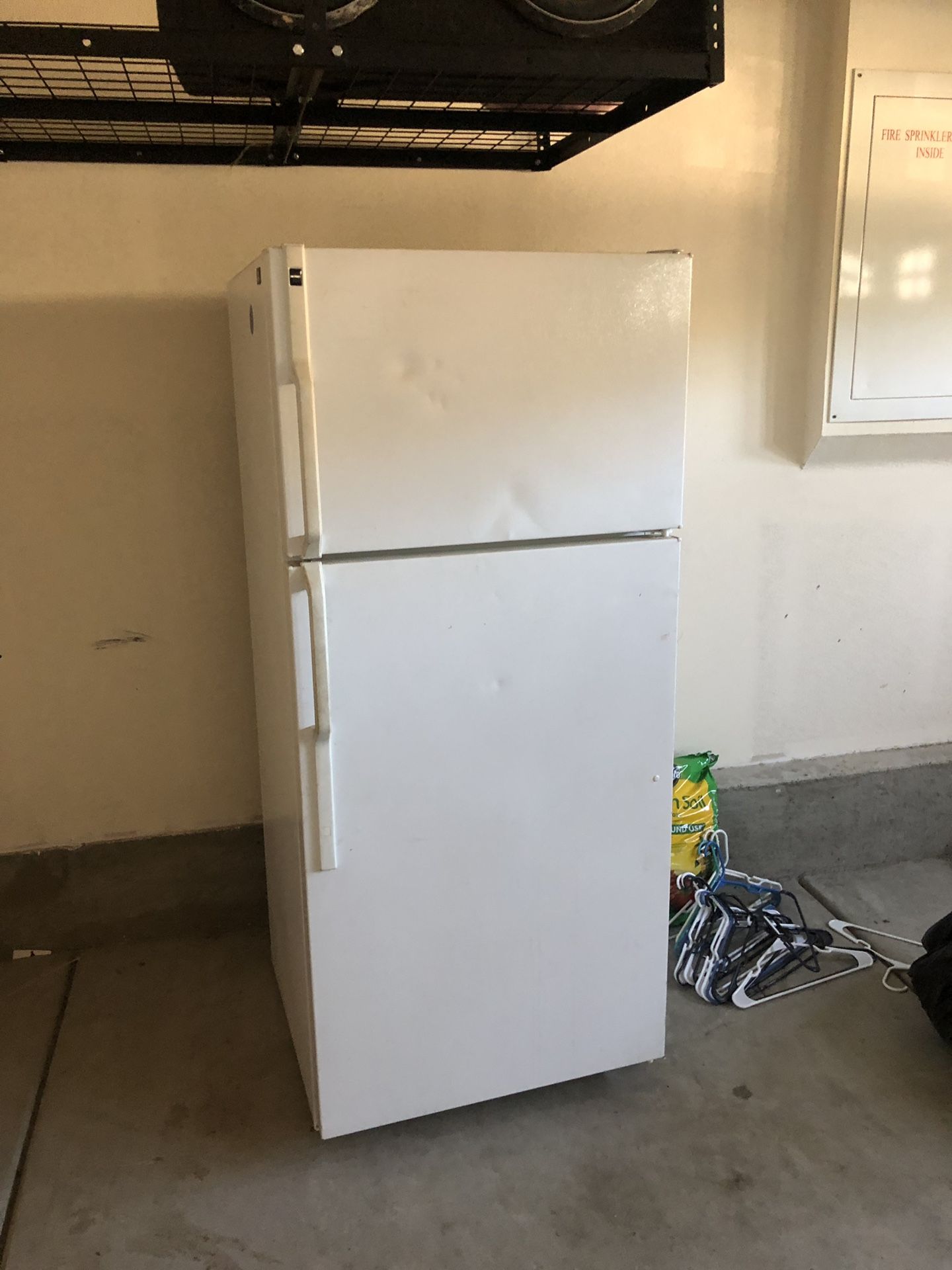 Hot point 16.5 cu ft refrigerator