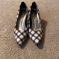 Ladies Black & White Heels, Size 6.5  NEW