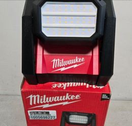 Milwaukee  light