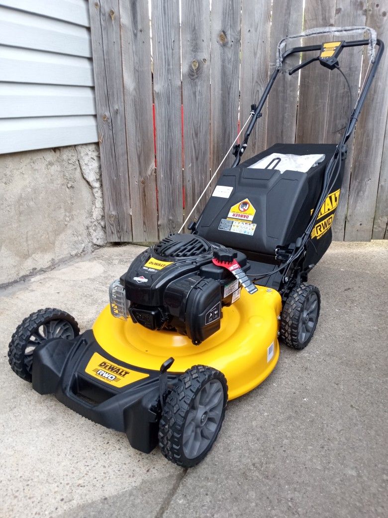 Brand-New DeWalt 21" Inch 625EX Self Propelled Lawnmower With Bag