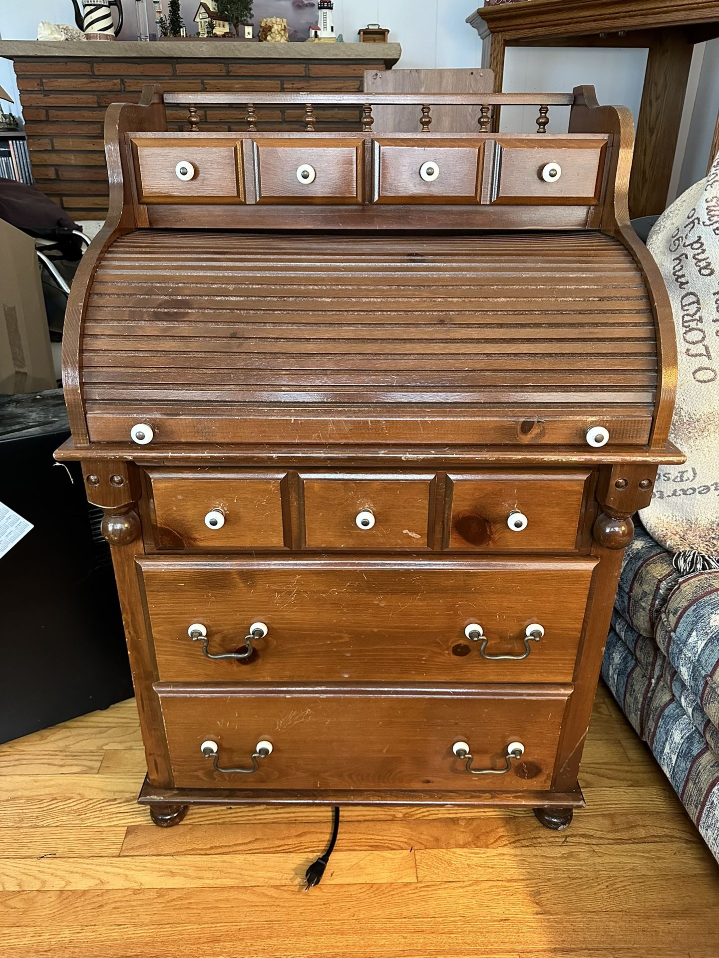 Roll-top Smaller Desk