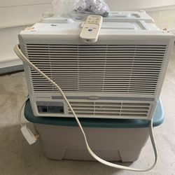 Wall unit AC W/ Remote