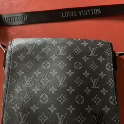 Lv Messenger Bag District Pm (RECEIPT)