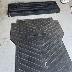 Toyota Tacoma Bed Cover And Mat 