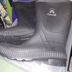 New Kamik Boots  Size 8