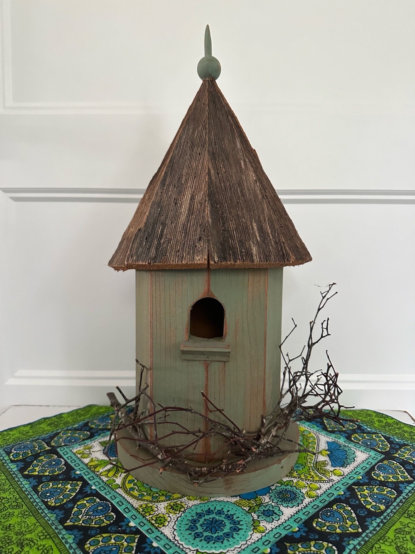 Handmade wood bird house decor with old barn wood shingle roof. Flat back so it can hang on the wall or it can sit as well. Very well made. Large 16โ