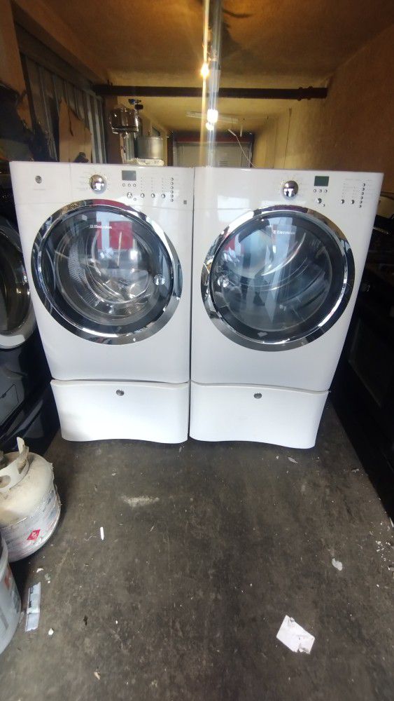 Washer And Gas Dryer Set Brand Electrolux Works Great