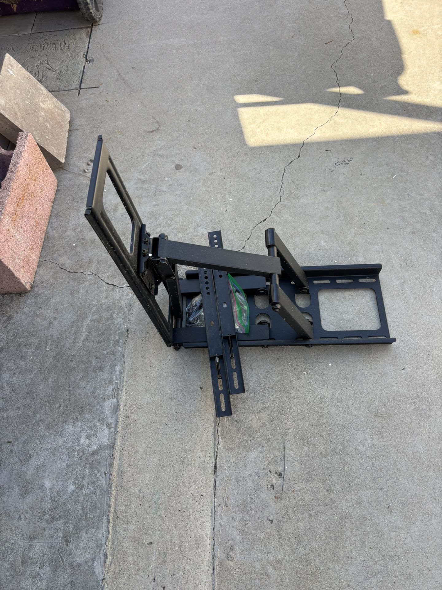 TV mount Holds Up To 65” TV. Full Motion. Must Sell!