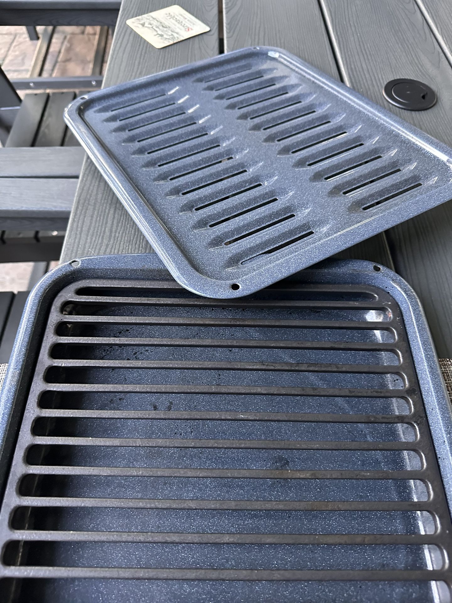 Broiler Pan With Additional Cast Iron Grill Grid