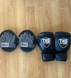 Boxing gloves /Pads