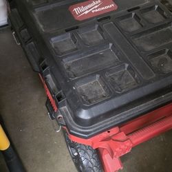 Milwaukee PACKOUT Rolling Tool Chest (Model 48-22-8428)