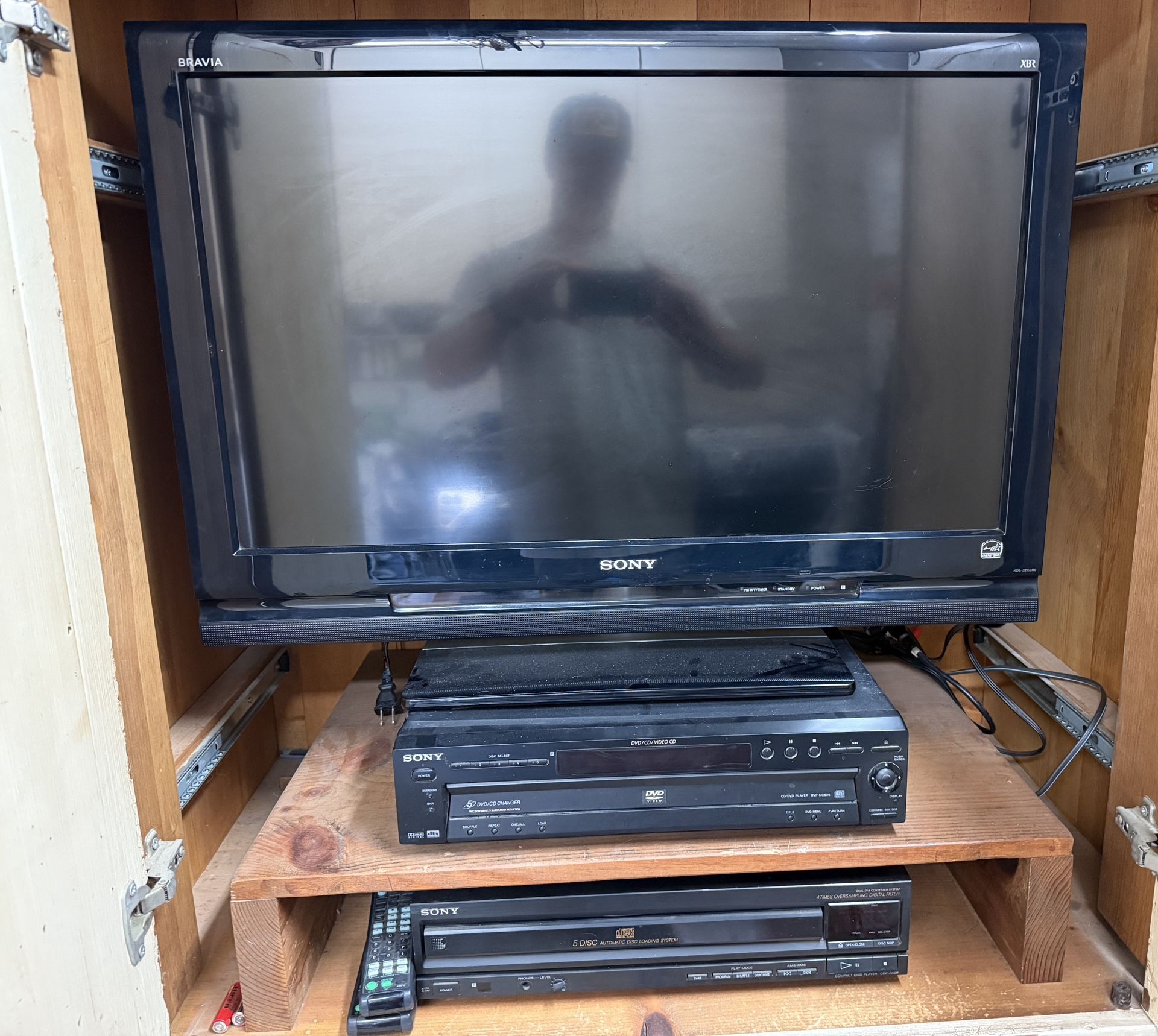 Sony Flat Screen, Receiver & 2 5Disc Cd Players