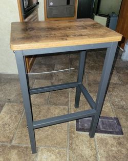 2 Barstools