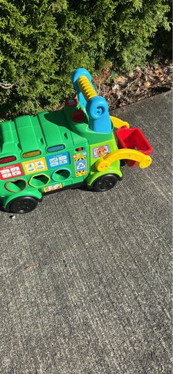 Kids ride on garbage truck with sounds