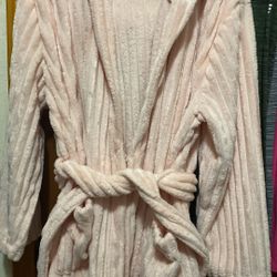 Bata De Baño  Small Y XL  $6.00 Cada Una 