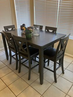 6 Seat Dining Table & Chairs