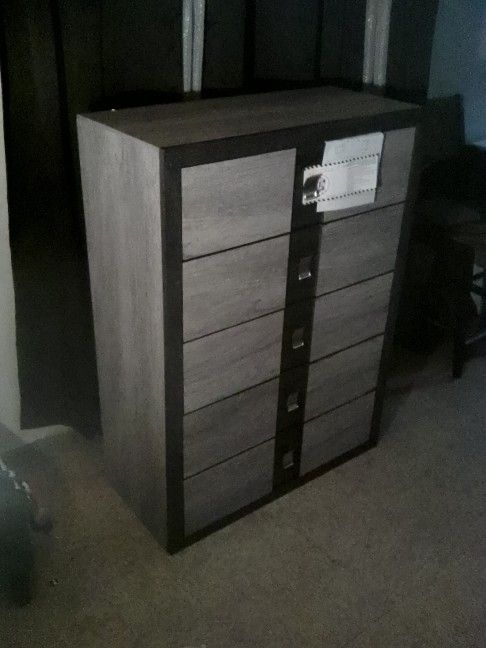 New 5 Drawer Dresser 