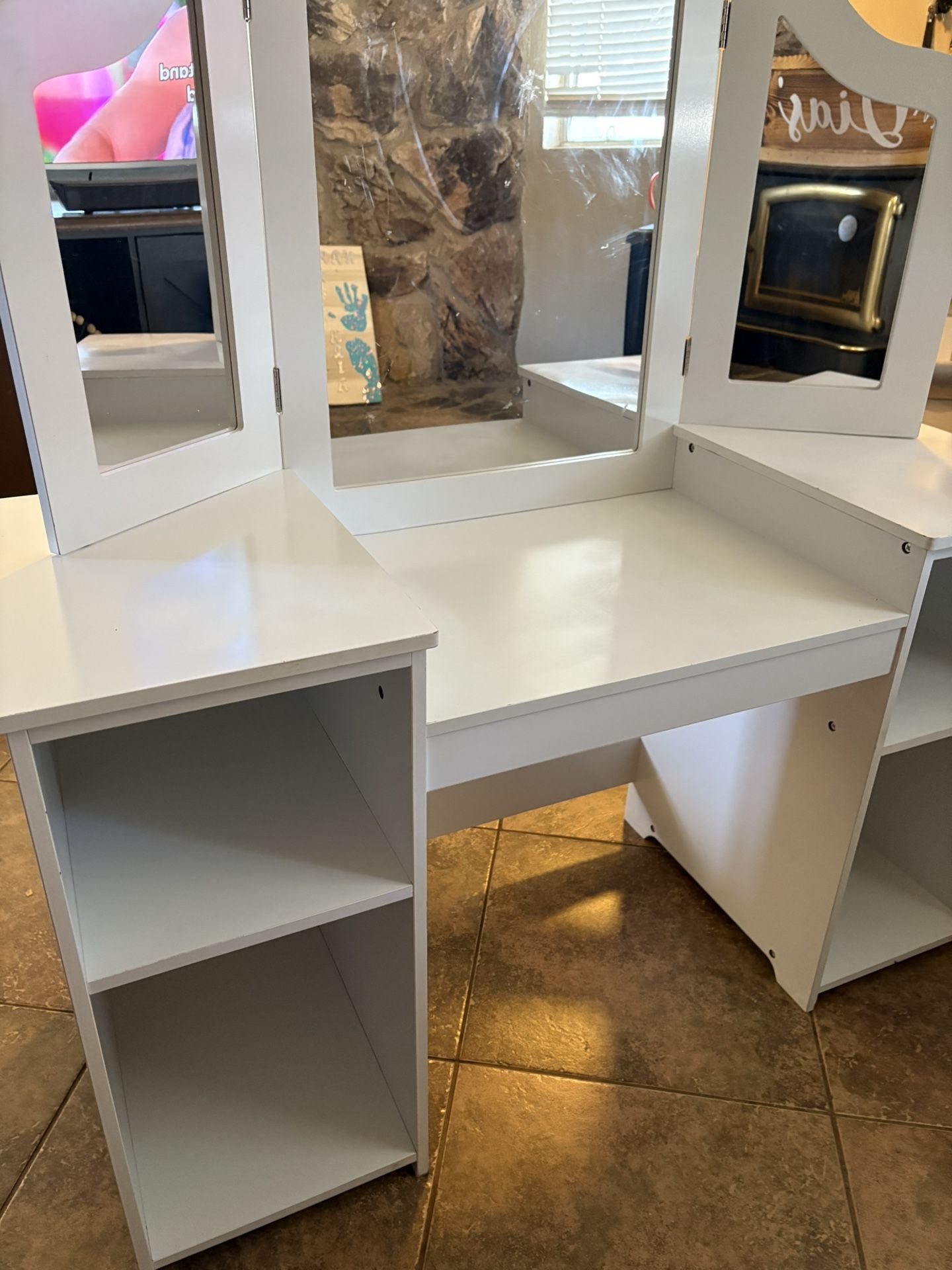 Kids vanity desk