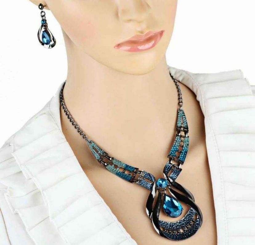 Turquoise Blue Large Teardrop Shape Silvertone Necklace & Earrings Set-New