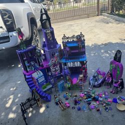 Monster High Haunted High School Playset