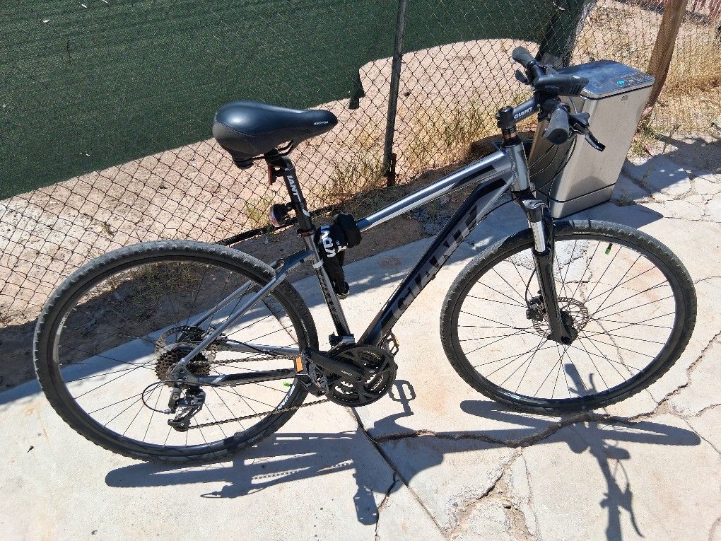 Giant Roam Bike Priced To Sell