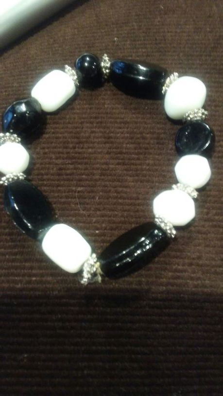 Black and white glass bead bracelet