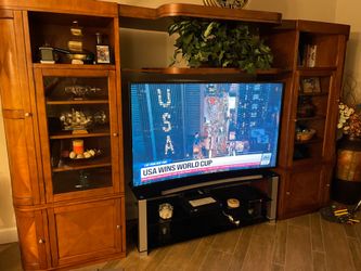 Entertainment center