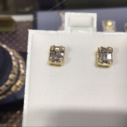 10k Gold With Diamond Earring!!!!