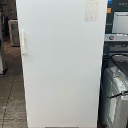 Amana Upright Freezer (White, 20 Cu Ft Approx) 