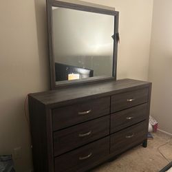 Dresser And Mirror Excellent Condition