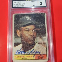 1961 TOPPS BASEBALL #28 HECTOR LOPEZ, AUTHENTIC  AUTOGRAPH, Yankees UCG MINT 9 Auto 3 overall 