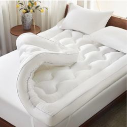 Brand new 4 Inch Queen Memory Foam Mattress Topper Back Pain Relief
