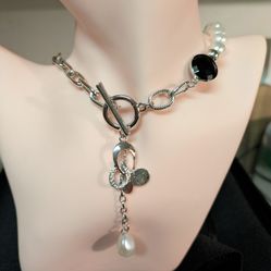 Silver Tone Necklace 