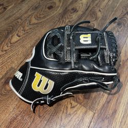 2023 Wilson A2000 SC1786 11.5" Infield Baseball Glove