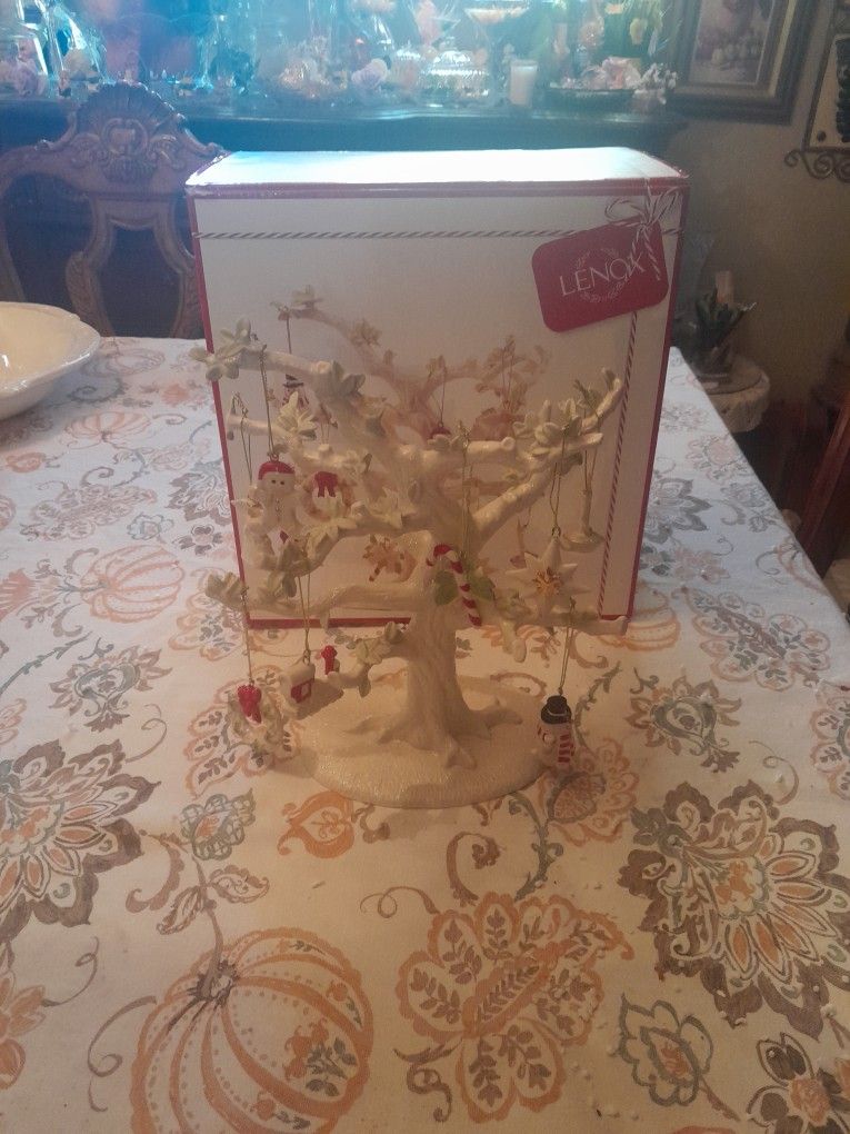 Beautiful Tree Ornament LENOX BRAND WITH 8 ORNAMENTS TO HANG