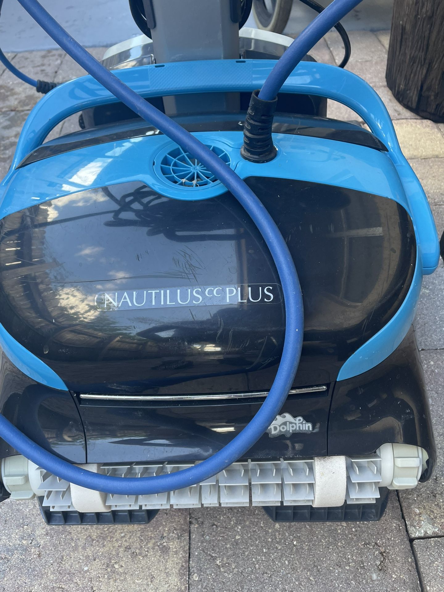 DOLPHIN NAUTILUS CC PLUS AUTOMATIC POOL CLEANER