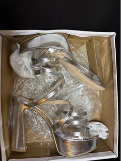 Women’s heels size 8