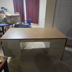 Office Desk With 6 drawers. 